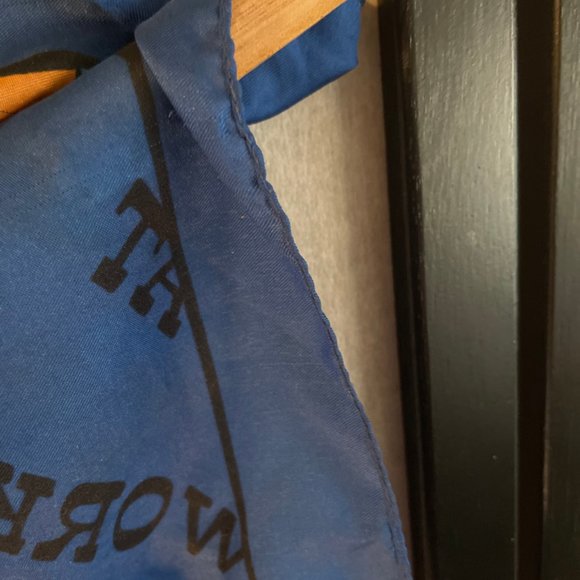 scarf, silk scarf with complimentary colours in a comic style - Picture 3 of 3